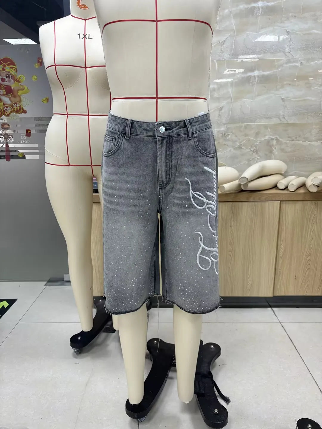 Combhasaki Men Summer Casual Denim Shorts Knee Length Trendy Letter Embroidered Shiny Rhinestone Decor Jeans Shorts with Pockets